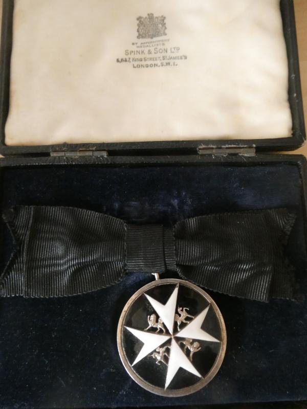 ORDER OF ST JOHN SERVING SISTERS BADGE IN SPINK AND SON CASE