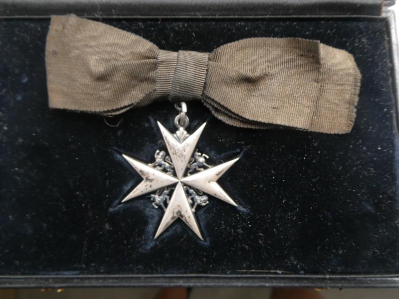 ORDER OF ST JOHN-OFFICERS EARLY SILVER ISSUE ON LADIES BOW-IN BOX BY PHILLIPS BROS