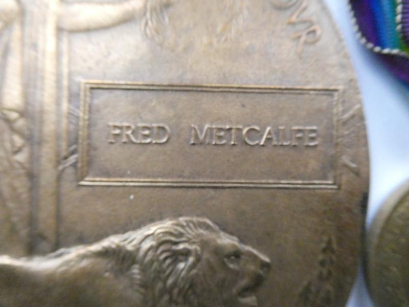 WW1 PAIR AND BRONZE MEMORIAL PLAQUE-TO METCLAFE 2ND BTN DURHAM LIGHT INFANTRY-KILLED IN ACTION ON 24TH SEPTEMBER 1918-FROM LEEDS