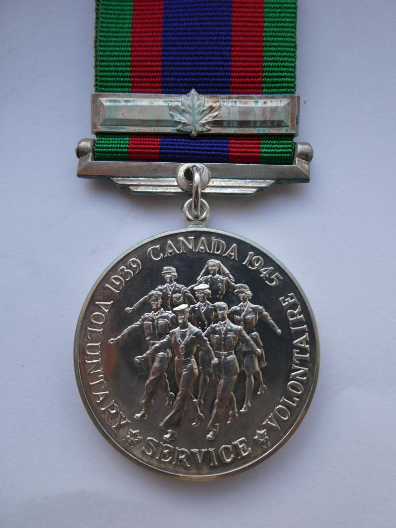 CANADA-VOLUNTEER SERVICE MEDAL-WITH MAPLE LEAF CLASP