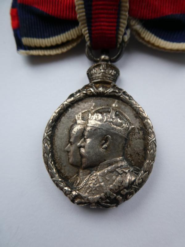 1902 CORONATON MEDAL IN SILVER-ON LADIES BOW