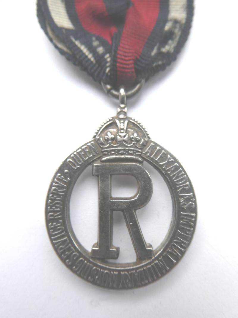 QUEEN ALEXANDRA'S IMPERIAL MILITARY NURSING SERVICE RESERVE-TIPPET OR CAPE BADGE-HALLMARKED 1915-16