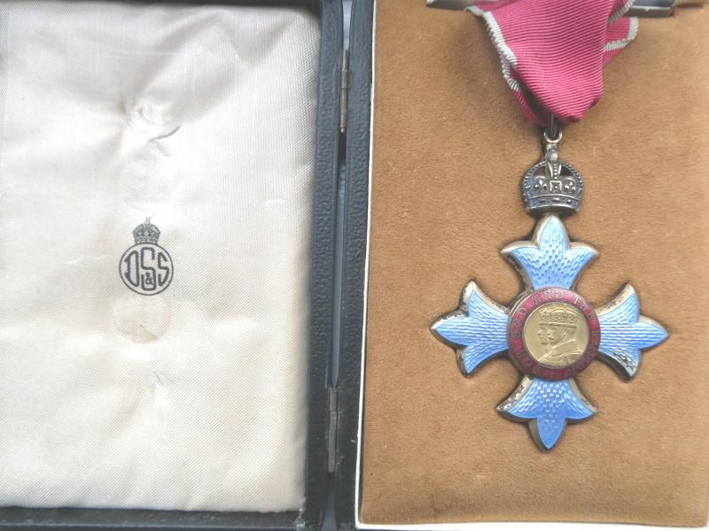 MOST EXCELLENT ORDER OF THE BRITISH EMPIRE-COMMA NDERS NECK BADE IN CASE BY D S&S